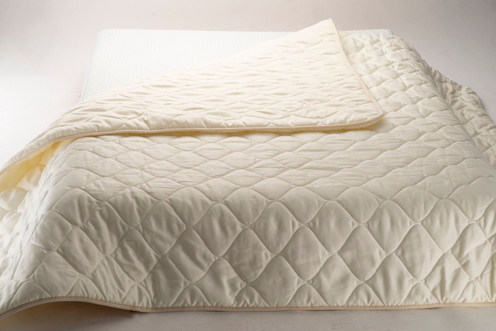 Wool and cotton sateen quilt, natural wool duvet insert